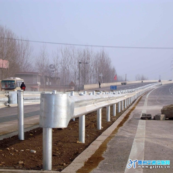 贵州波形梁护栏，高速公路护栏板供应
