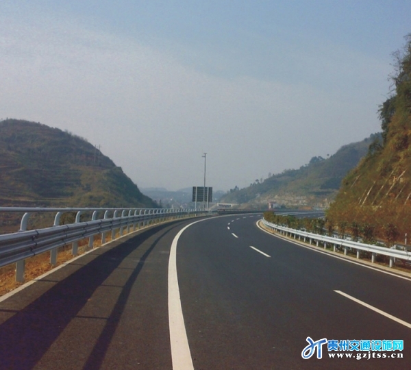 贵州优质高速公路护栏 公路防撞护栏供应