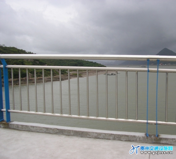 贵州不锈钢，贵阳碳素钢复合管桥梁护栏