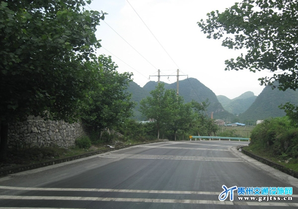 省道312线K134卡罗李山路段