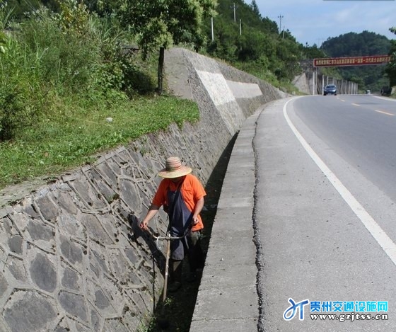 贵州贵阳波形护栏|铜仁良好路容路貌迎省局半年检查
