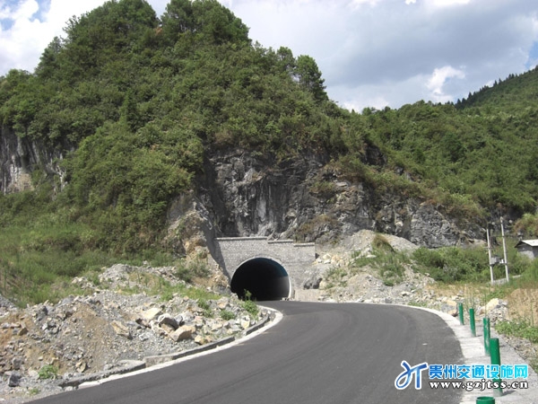 贵州波形护栏|冷（家坝）至孟（溪）联线公路孟溪段沥青路
